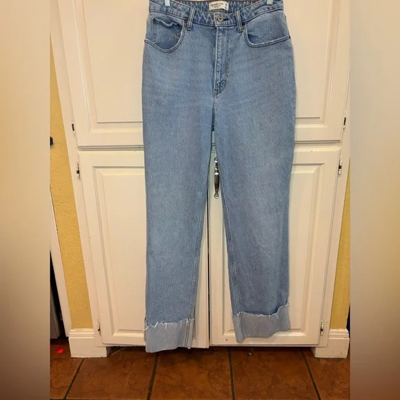 Abercrombie & Fitch Light Wash Denim Jeans - Picture 3 of 11